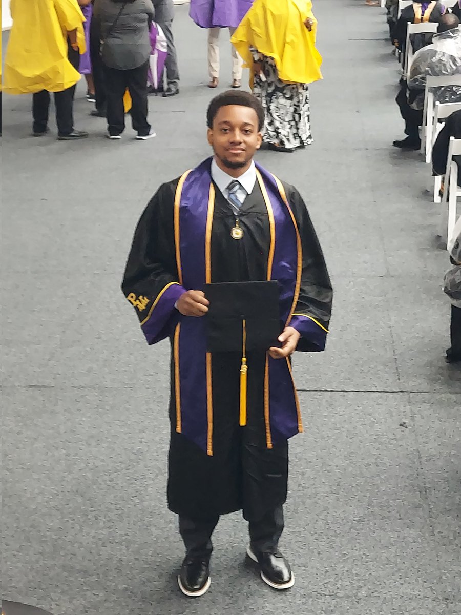 joywillteach's tweet photo. #bestmothersdaygift Celebrating Skyler graduating from Prairie View A&amp;M cum laude BS Chemistry, Forensic Science. https://t.co/CjUtAPzWPv