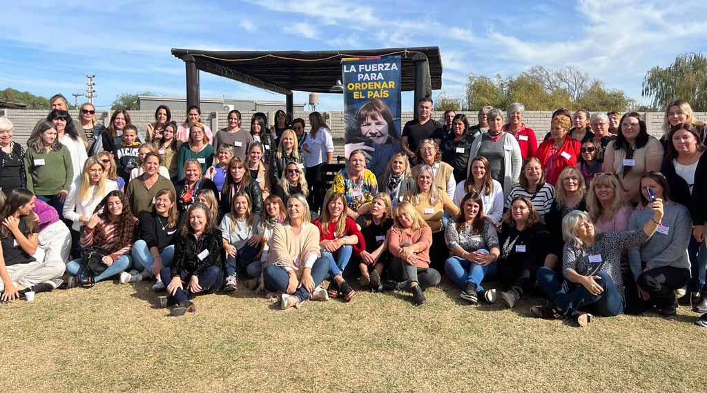 🗣️ Andrea Coronel: “Necesitamos que Patricia sea presidente”

Así lo expresó la referente vecinalista tras un encuentro de mujeres en Trenque Lauquen.

centraldenoticias.com.ar/index.php/2023…