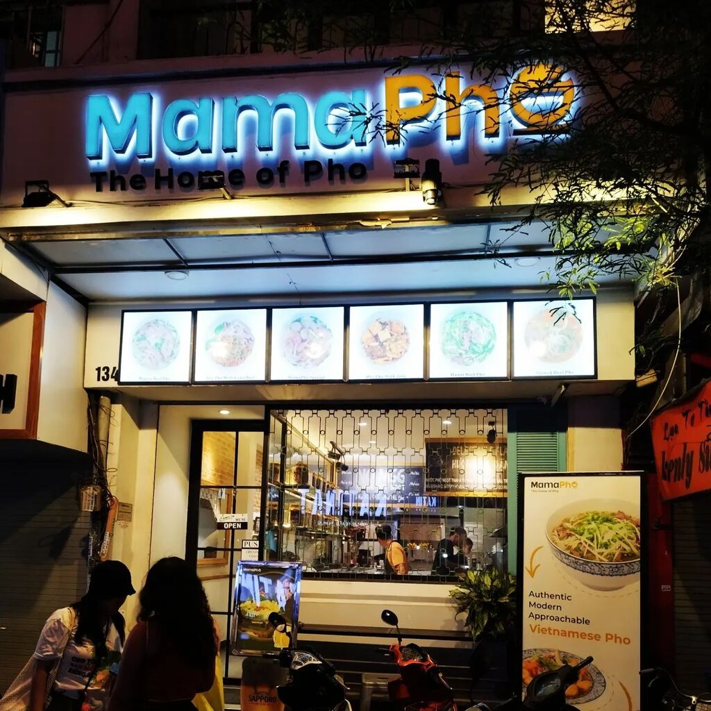 angeloperfecto's tweet photo. First meal. Dinner. #hochiminh2023 #pho #beer https://t.co/USZUhPUWVL https://t.co/JberkVkMqJ