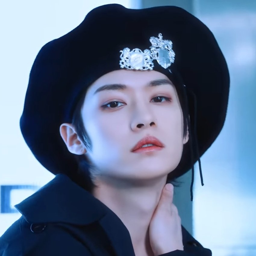 smolsungies's tweet photo. funky hugeass beret buddies🤝 https://t.co/2BEiD8kHup