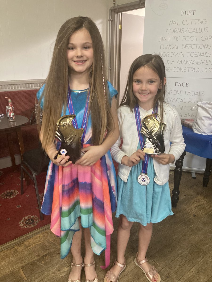 LucyT4lbot's tweet photo. @saintoswalds Grace &amp; Rose also proudly collecting their medals at the @AshtonParkJFC presentation https://t.co/2GeaM7oJXE