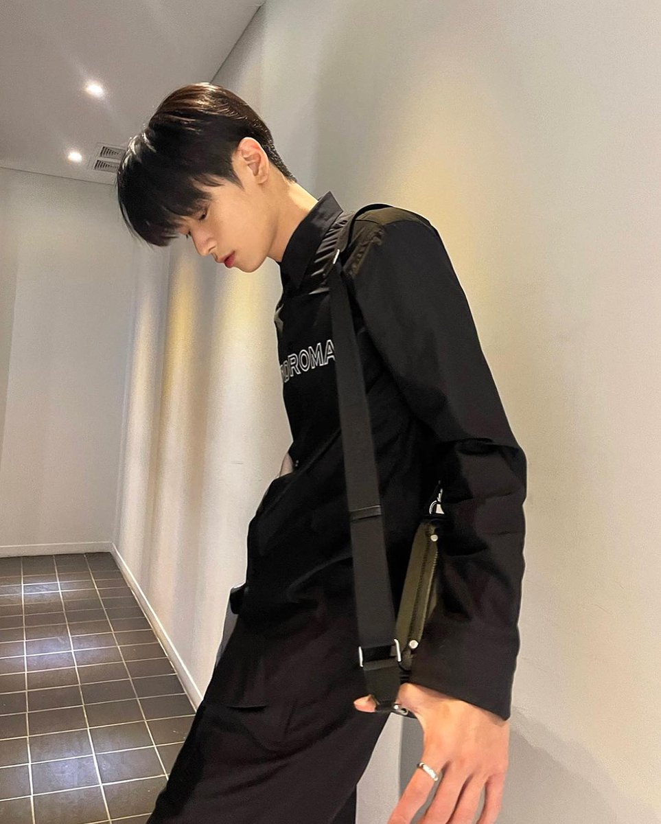 I’ve been hearing words from the crowds: black serves best as my color, so Marc Jacob x Fendi brought me to it.