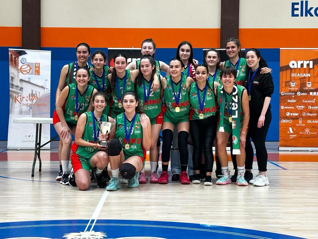 oiarsoskt's tweet photo. 🥇Cadete Femenino Biko Asesoría ha conseguido la victoria para obtener el 1° puesto🥇

❤️🦘¡¡Felicidades chicas!!🦘❤️

👏🏻Gracias a todos los que habeis estado animando en el partido👏🏻

#GuOiarsoGara https://t.co/wVOwZESJJU