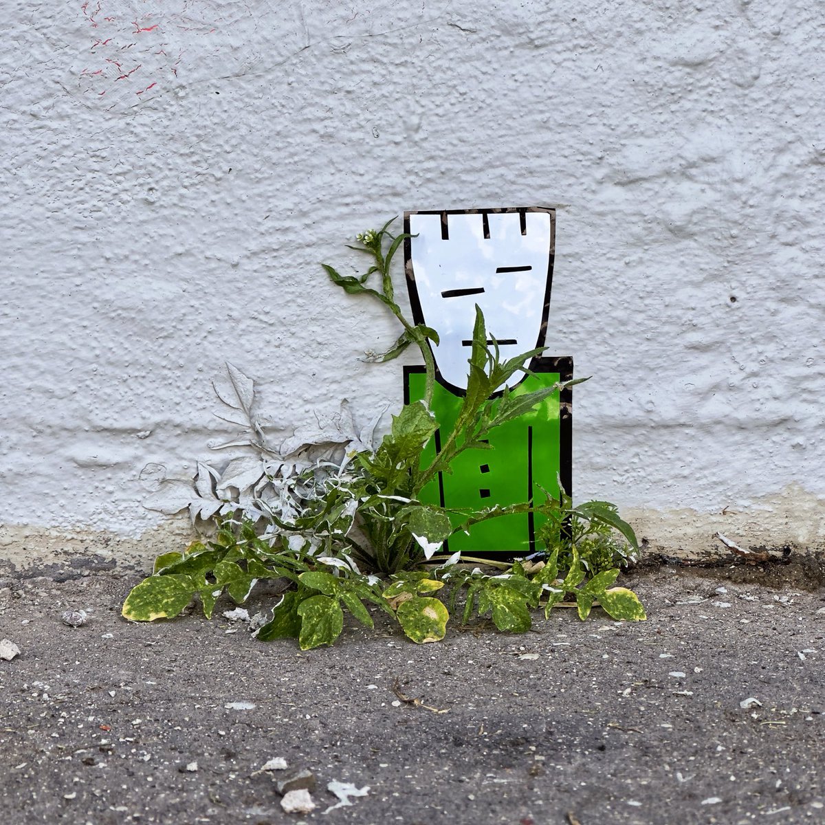 “All gardening is landscape painting.“ (William Kent)

#StreetArt
#UrbanArt
#Graffiti
#ArtInstallation
#PublicArt
#ArtOnWalls
#StreetArtistry
#CityArt
#StreetPhotography
#WallArt
#ArtisticExpression
#VisualArt
#ArtisticCreativity
#Weed
#ArtAddict
#ArtObsessed
#ArtisticVision