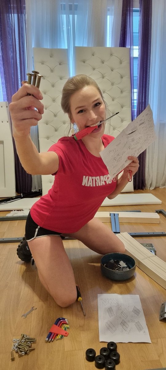 Elisemissgeneve's tweet photo. " Aujourd'hui je bricole, tu peux m'appeler Mc Guyvette🪛💪🏼... Trop hâte d'essayer mon nouveau lit 🦘😜
#mcguyver
#bricallgirl https://t.co/xFTFyzIsNz