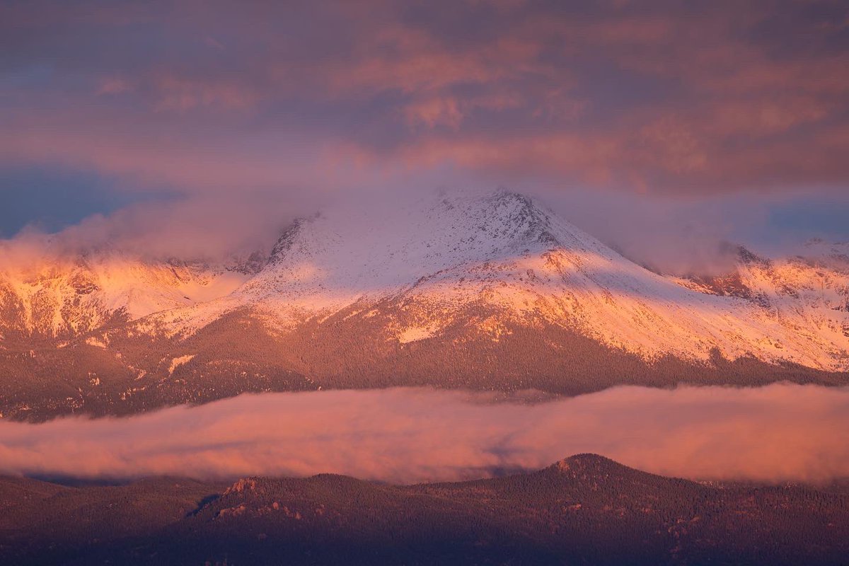 colorado_images's tweet image. Moody #sunrise yesterday over #PikesPeak. @LumixUSA #visitcos #cos #lumixs5ii #lumix