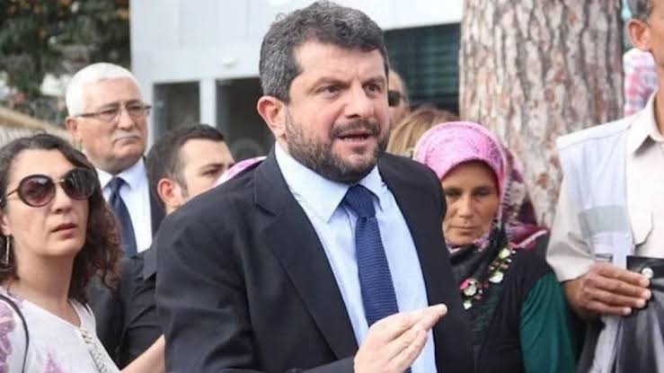 BozkirdakiAgac's tweet photo. Hatay'da zalġūt [ ظلغوت ] "tilili çekme" geleneği çok yaygındır..

Sevinç, keyif ve neşemizi kadınlarımızın zalġūtları tamamlar herdâim..

Bugün Arsuz, Defne, Samandağ ve İskenderun meydanlarında gür zalġūtlar yankılanacak ve hem Piro'ya hem de Can Atalay'a asfur olacak.. 🫶 ✌️ https://t.co/XNoZAJoCZo