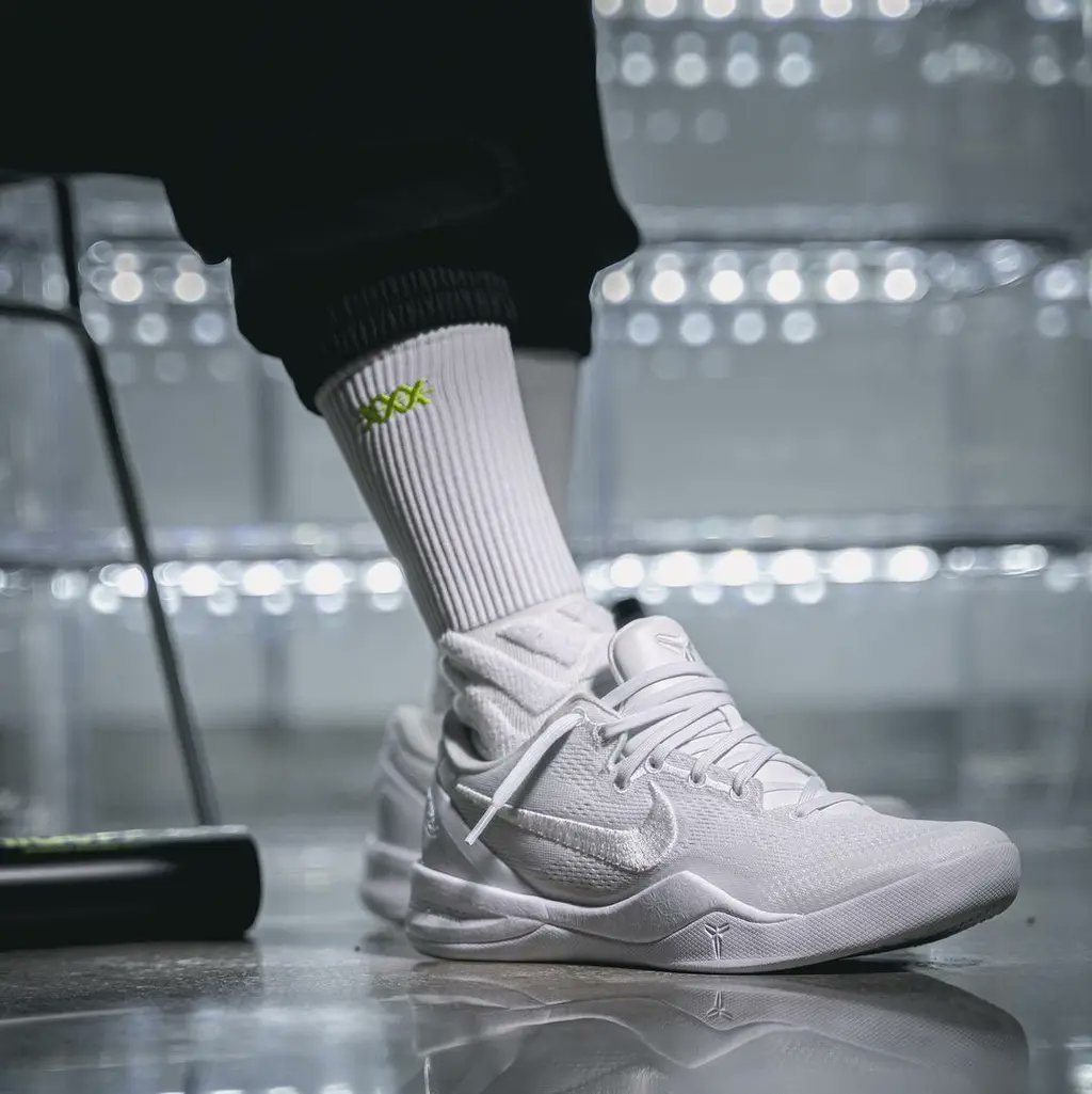 Basket_Infos's tweet photo. Voici les Kobe 8 "Triple White" qui sortiront lors du Mamba Day, le 24 août https://t.co/RpFIWJlCTa
