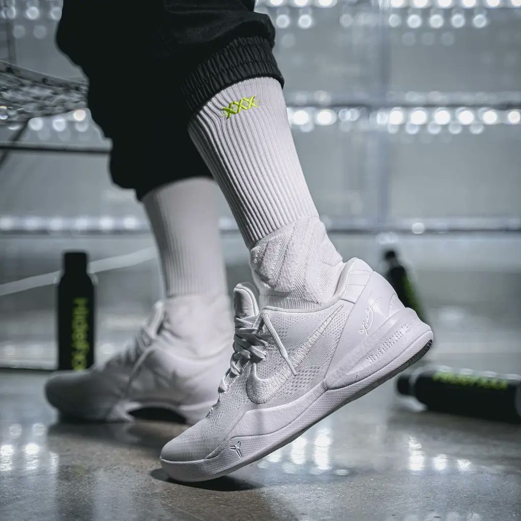 Basket_Infos's tweet photo. Voici les Kobe 8 "Triple White" qui sortiront lors du Mamba Day, le 24 août https://t.co/RpFIWJlCTa