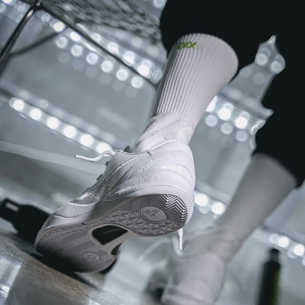 Basket_Infos's tweet photo. Voici les Kobe 8 "Triple White" qui sortiront lors du Mamba Day, le 24 août https://t.co/RpFIWJlCTa