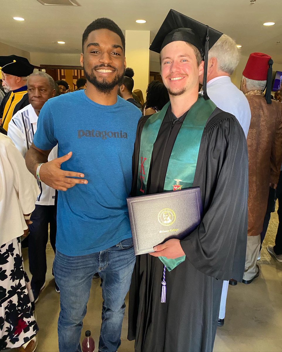StaKaleb11's tweet photo. ✅Graduated with all A’s (3.97 gpa)
✅Got into Physical Therapy school
✅College Athlete
✅Thank God for it all https://t.co/TE99UcNyp7