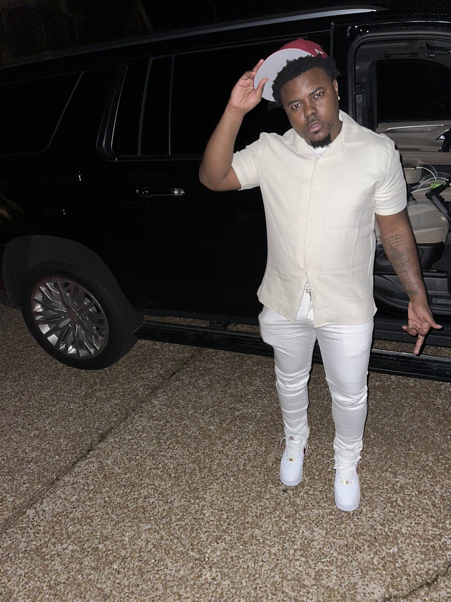 If you ain’t never made a play with me please don’t call me yo twin, if I go broke it’s okay I’ll run it right back up again 💸