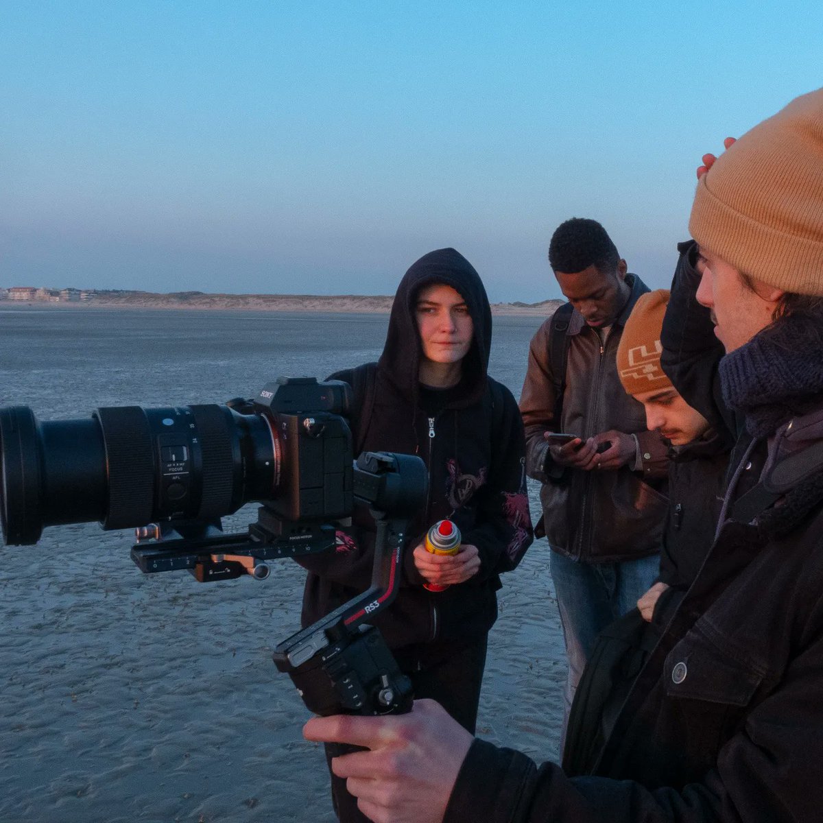 Pastrecprod's tweet photo. Photos du clip Va&amp;Vient de @isaac_cyel et @boloko_sensei dispo ici ! https://t.co/GIT8DusVKC https://t.co/SBxcfrCy5p