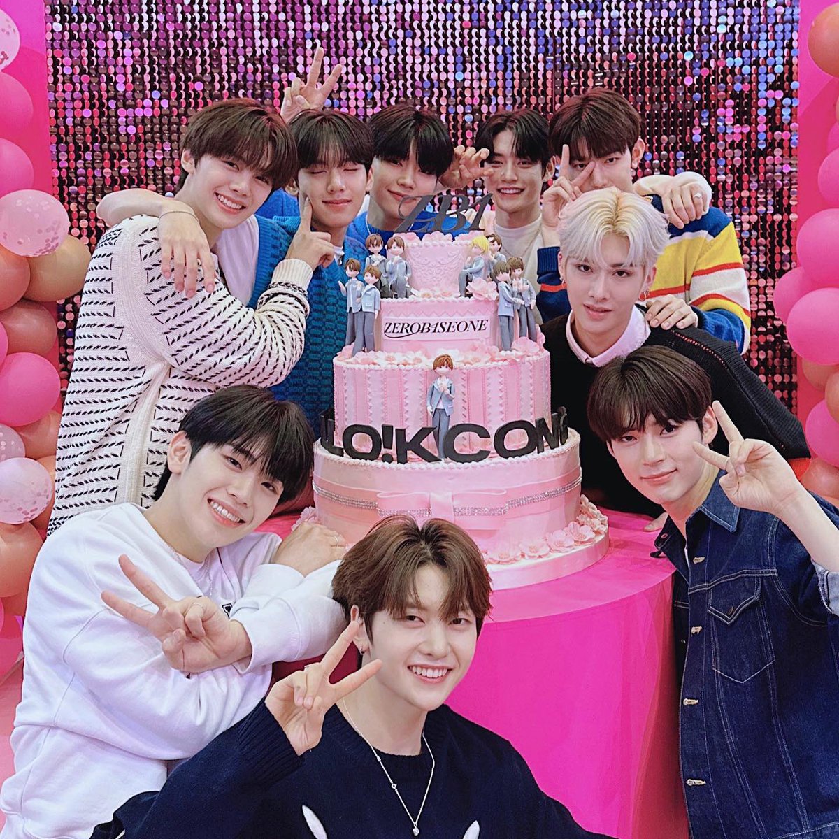 I1_machuS2's tweet photo. #KCONJAPAN2023 
#KCON_REVIEW 
@kconjapan 
진짜 우리 제로베이스원 짧은 시간동안 이렇게 큰 무대+행사 준비하느냐고 고생많았고~~ 우리애들 즐겁게 놀 수 있게 해준 케이콘 고맙고.. 뭣보다 9인 완전체 무대&amp;다양한 볼거리로 행복한 이틀이었다💖 그니까 더 행복하게 폴라도 주면 더 좋겠다~~😏🫶 https://t.co/0pXB1N6FXH