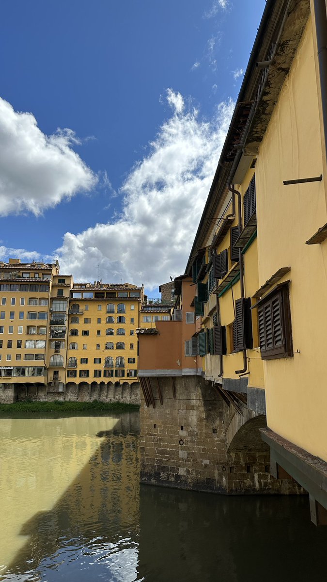 thetravelingpin's tweet photo. New week, new location! This time I’m taking it back to Florence (I studied abroad here in college) 🥹🫶🏼 This city has a special place in my heart. I can’t wait to explore all my old places and find new ones! 🇮🇹✈️ Check out my Florence guides here: https://t.co/ecPJfIKzTA https://t.co/NFYEochwia