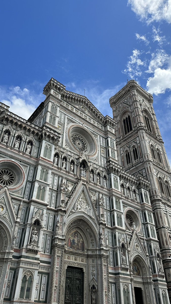 thetravelingpin's tweet photo. New week, new location! This time I’m taking it back to Florence (I studied abroad here in college) 🥹🫶🏼 This city has a special place in my heart. I can’t wait to explore all my old places and find new ones! 🇮🇹✈️ Check out my Florence guides here: https://t.co/ecPJfIKzTA https://t.co/NFYEochwia