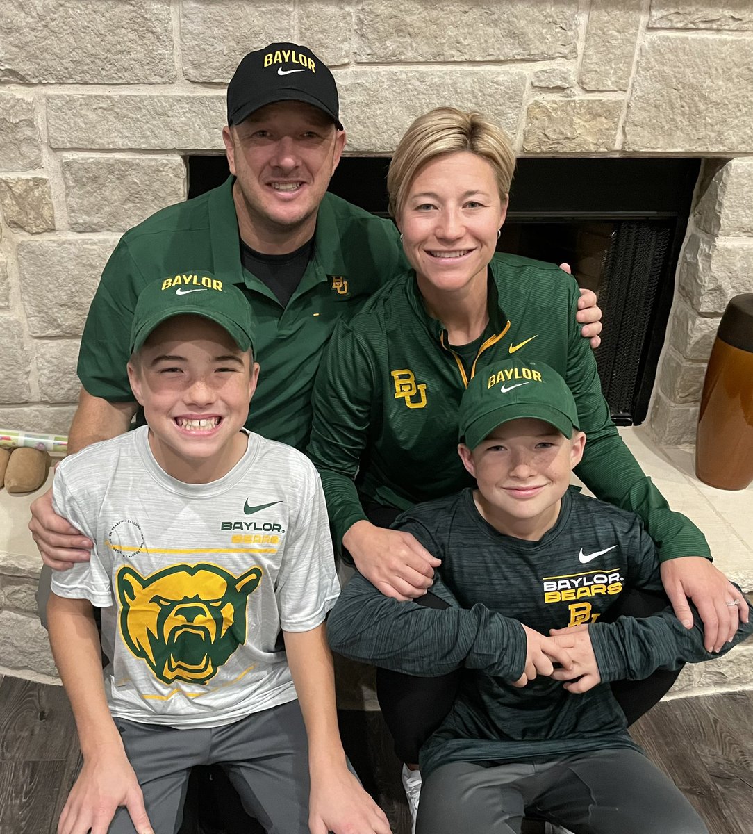BaylorAthletics's tweet photo. Shout out your Baylor mom today by replying with a pic! 🐻

(Bonus points if she’s wearing green and gold 😉) #SicEm https://t.co/KxtpL0G0pA