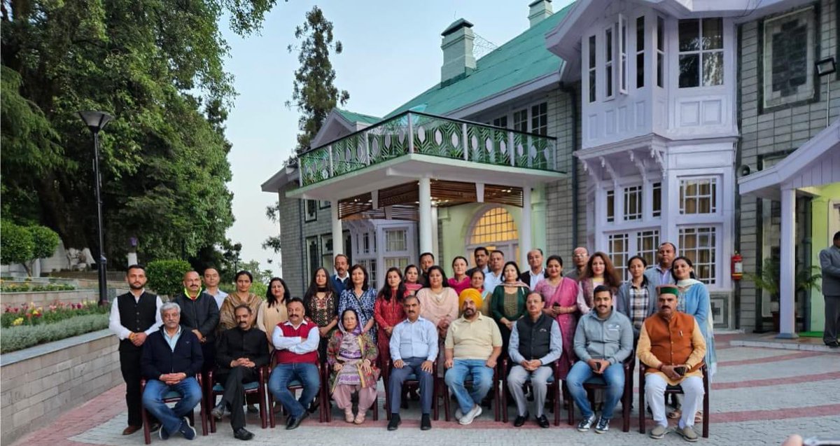 मुख्यमंत्री आवास पर कांग्रेस के वरिष्ठ नेता गण एवं नगर निगम शिमला के सभी नवनयुक्त कांग्रेस पार्षदों संग।
<a href="/SukhuSukhvinder/">Sukhvinder Singh Sukhu</a> 
<a href="/virbhadrasingh/">Pratibha Virbhadra Singh</a> 
<a href="/harshChauhanINC/">Harsh Wardhan Chauhan</a> 
<a href="/anirudhsinghMLA/">Anirudh Singh</a> 
@VikramadityaSingh 
<a href="/HarishJanartha/">harishjanartha</a> 
@InderDuttLakhanpal