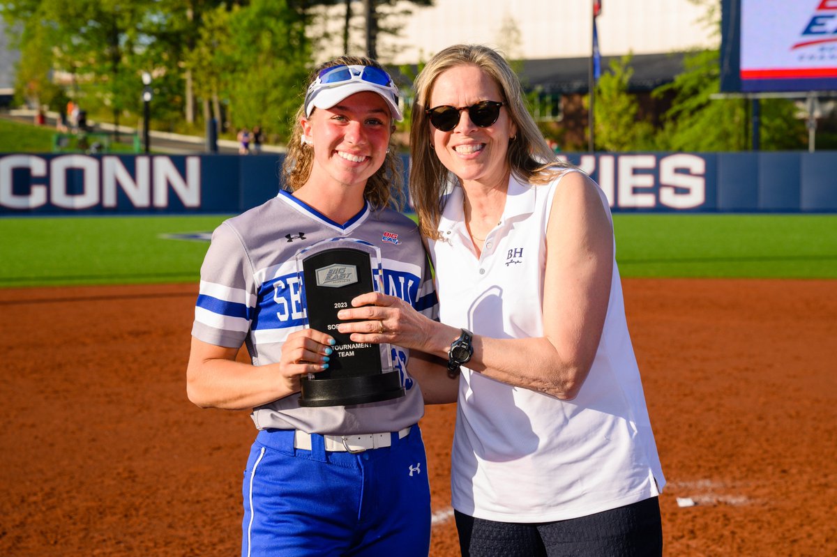 𝐀𝐥𝐥. 𝐓𝐨𝐮𝐫𝐧𝐚𝐦𝐞𝐧𝐭. 𝐓𝐞𝐚𝐦. Congrats to our Most Outstanding Player, Shelby Smith, as well as Kelsey, OG and T-Hill for making the All-Tournament Team! #HALLin🔵⚪