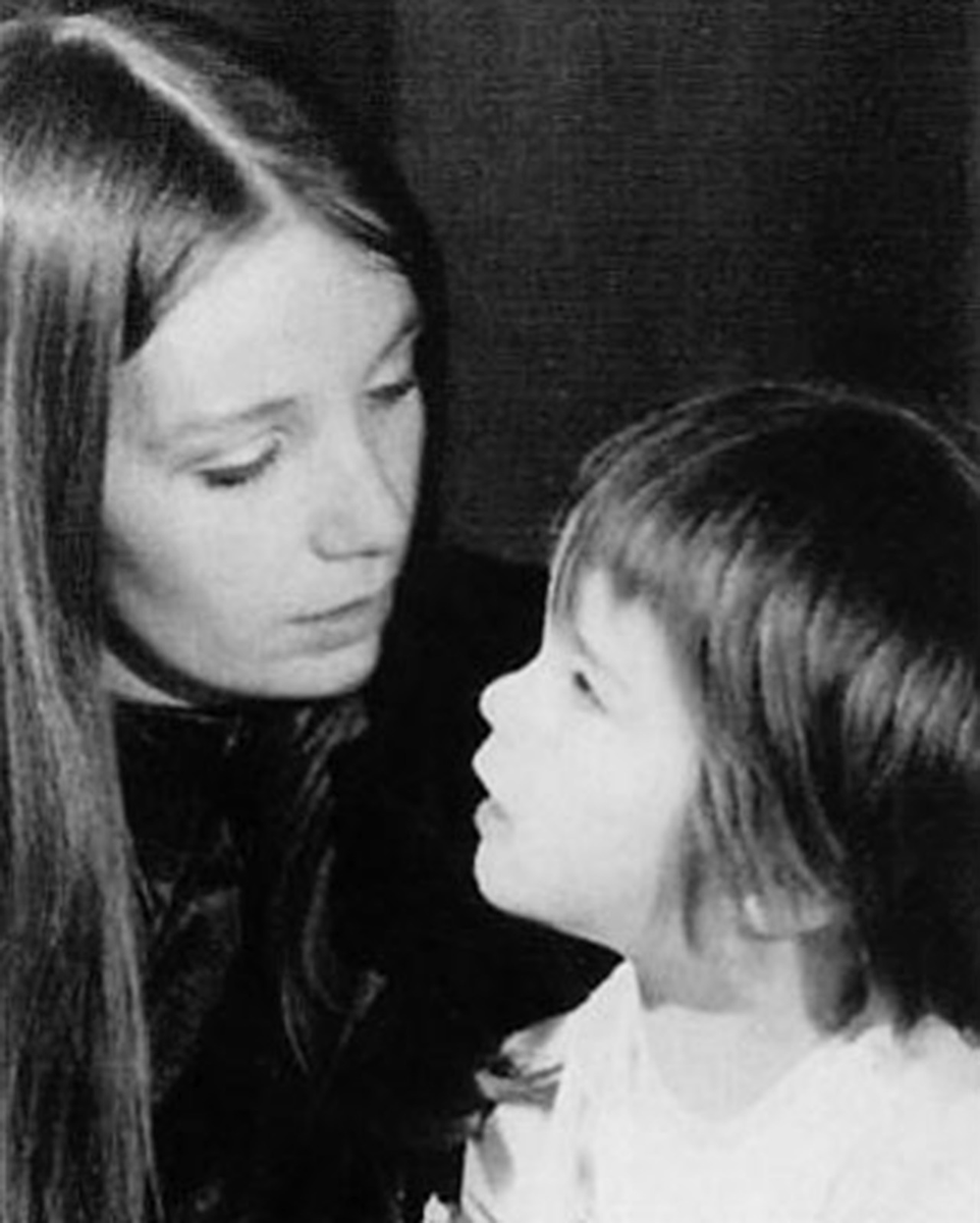 Björk e sua mãe, Hildur Rúna / Björk e seu filho, Sindri Eldon, image size:962x1200