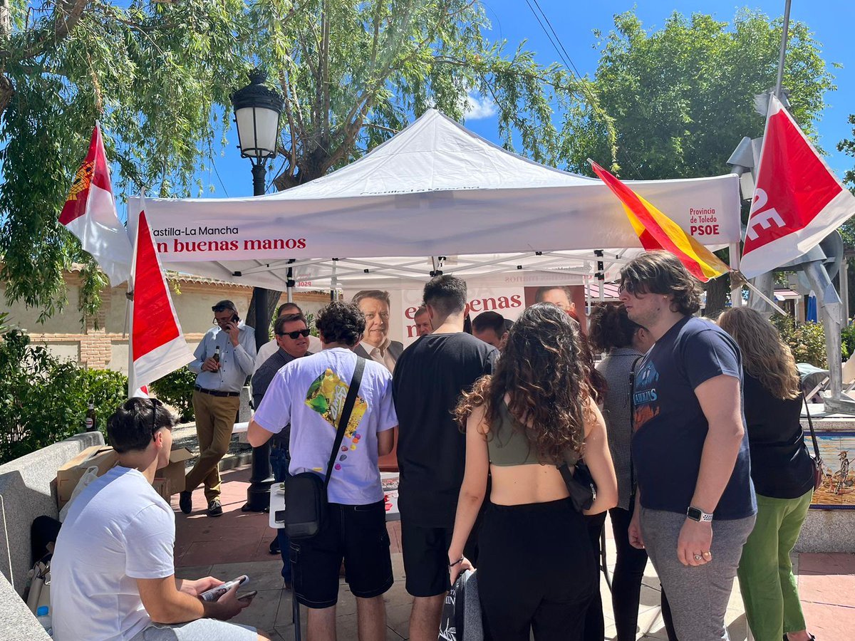 PSOE_Cobisa's tweet photo. Un éxito la mesa informativa!!

Muchas gracias a todos los vecinos y vecinas de todas las edades que hoy os habéis acercado a nuestra mesa informativa. Trabajaremos día a día para el mejor futuro de nuestro pueblo.
#CobisaPsoe #Cobisa #Trabajo #Futuro #Juventud https://t.co/SiTXVsurJ4