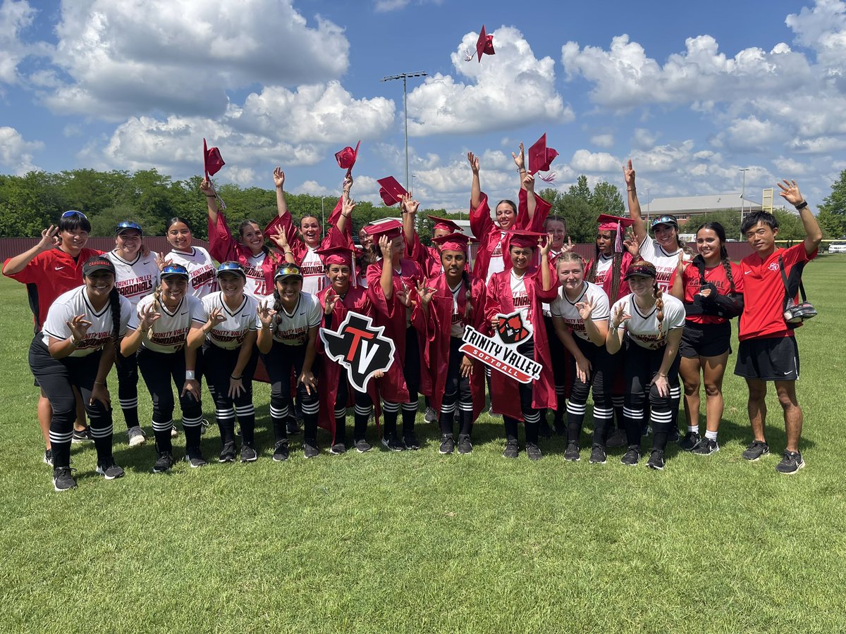 TVCCSoftball's tweet photo. Can’t let graduation weekend end without celebrating our 11 Student Athletes who graduated on Friday!! 👩‍🎓

ConGRADS!🎉 https://t.co/ACCEZxlYTs