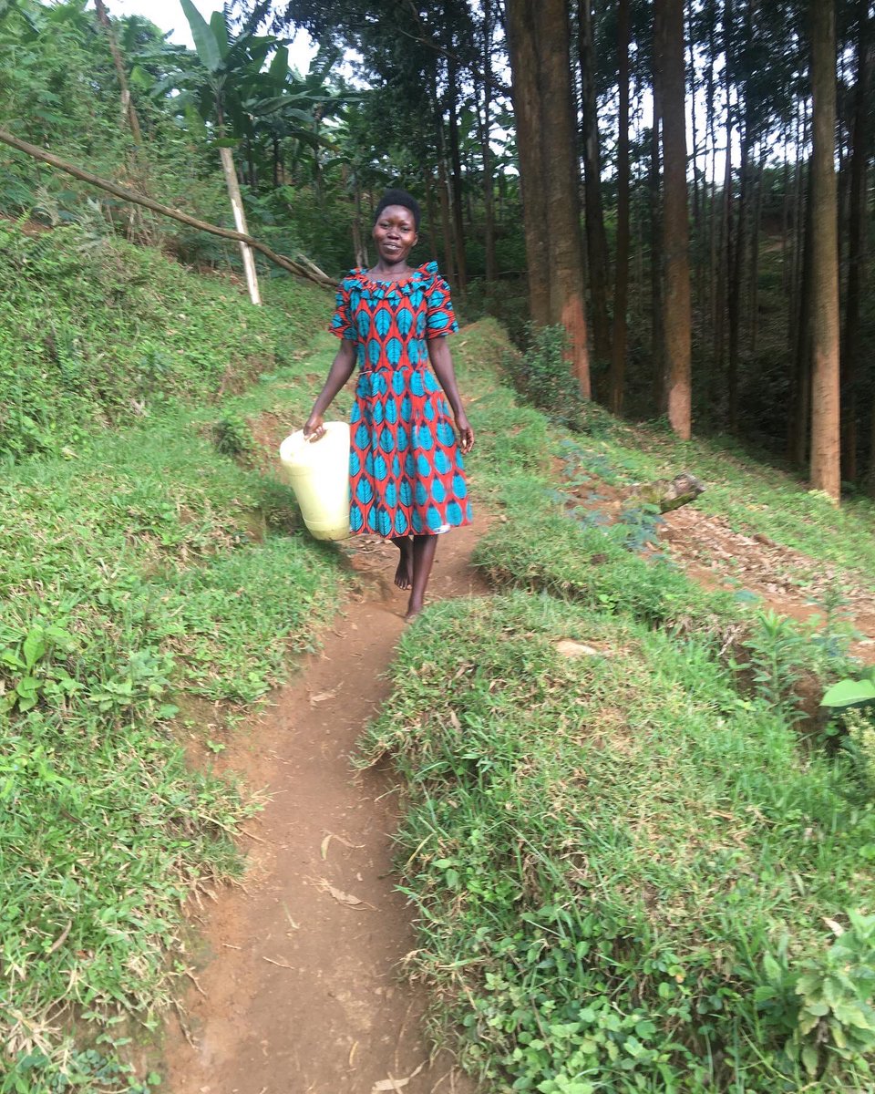AshaFaith7's tweet photo. As we are celebrating all mothers of the world, including Mother Earth 🌸🌎 RWICA demonstrate our appreciation for mothers by giving them the gift of reforestation 🌳. Planting trees all around Uganda where they are needed most. https://t.co/eSSmhkkPYJ