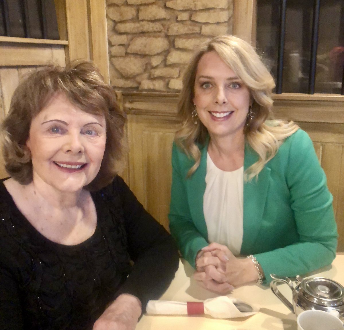 HawkesKim's tweet photo. Blessed to celebrate my mom on Mother’s Day 🌷 https://t.co/1gGtrpjgjy