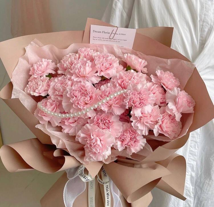 Anne7342's tweet photo. Today is Mother's Day, I wish all the mothers of the world a happy holiday, good health🌸🌸 https://t.co/K50ytNEqBq