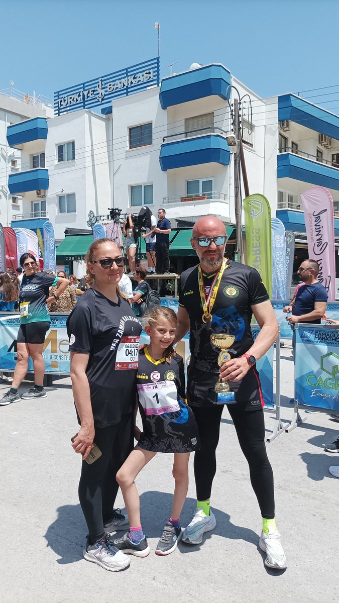 Ah serinimmm ah...Bu resmi yarım bırakanlar gün yüzü görmesinler teyzem.Seni hayatının baharında koparanlar da sevdiklerine hasret kalsınlar..Bizim resimlerimiz 6 Şubattan sonra hep eksik kuzum.Ama sen bizim içimizdesin teyzosum.Seni çok seviyoruz #isiasortakdavamız