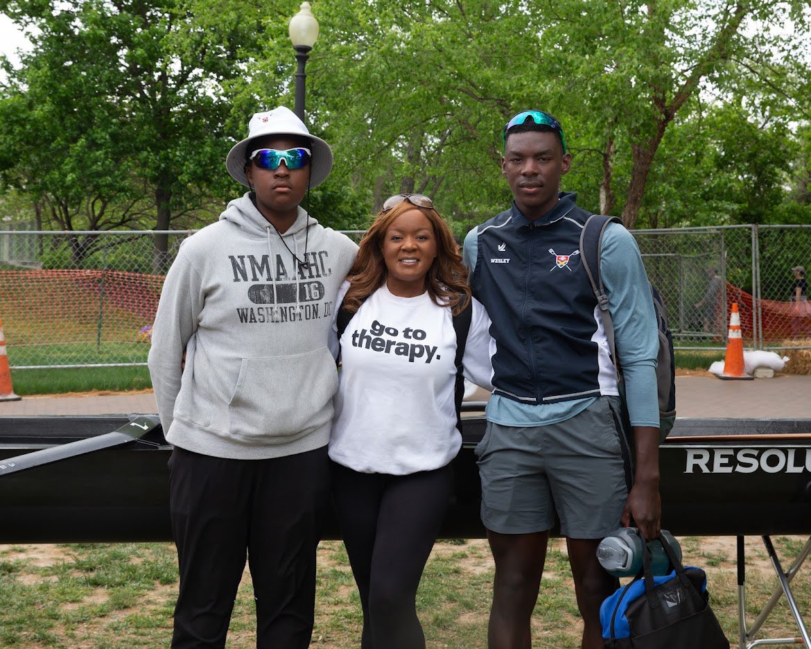 STArowingDC's tweet photo. Happy Mother’s Day to all of the Bulldog moms out there - past and present! Thanks for all that you do for the boys and for the team! https://t.co/3qfL9JeEgz