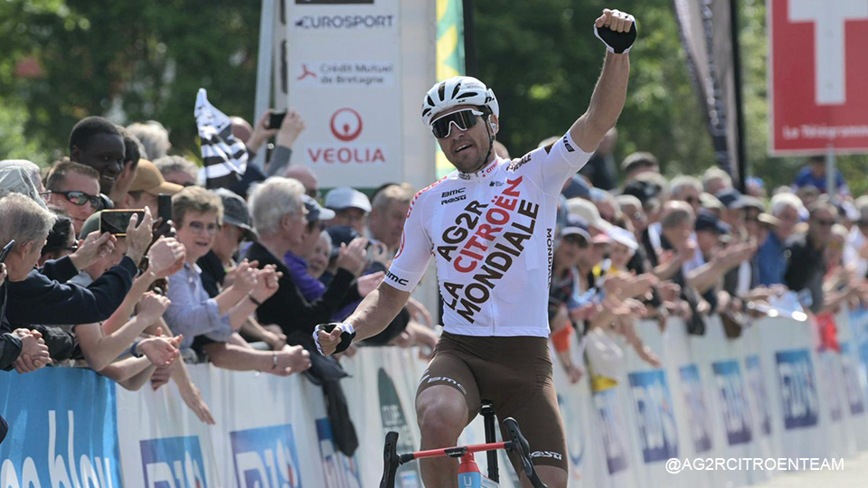 Na bijna 4 jaar droogte: Greg Van Avermaet fleurt afscheidsjaar op met sprintzege in Boucles de l'Aulne

sporza.be/nl/artikels/na…