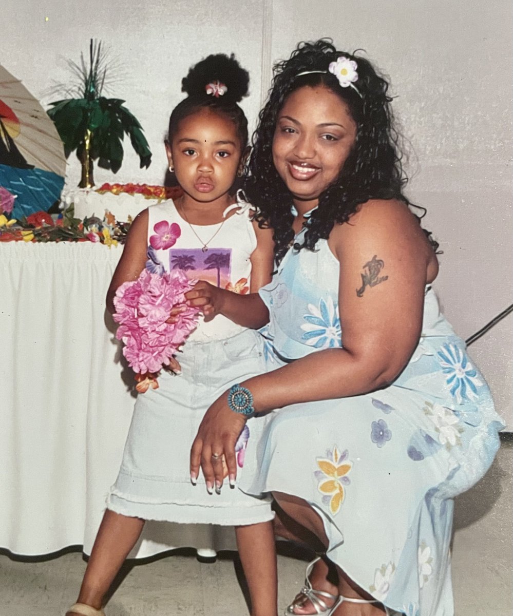 HenryFordHealth's tweet photo. “From a very young age, I’ve watched my mom take care of everybody,” said Ariell Sydes, a #nurse in our medical intensive care unit, while reflecting on how her mother, an infectious disease nurse, influenced her career. #HappyMothersDay 💐 https://t.co/HegiwiA1CA
