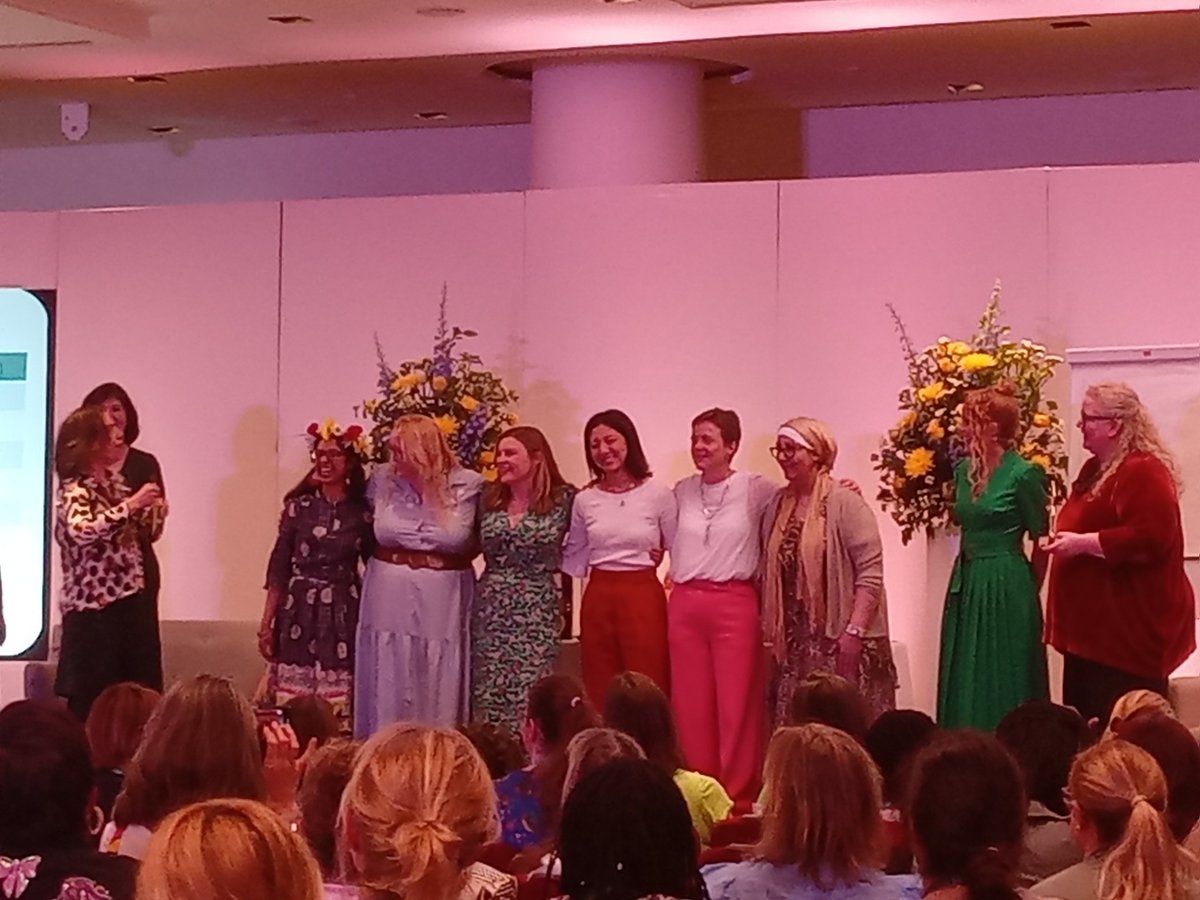 sarahholbrook92's tweet photo. #nhs1000miles check in
Having a train picnic on my way back from London after the most awesome weekend at #OneWomanConference with some truly wonderful women
Total for the week just under 30 but sure I did more than that in dancing and connecting 💃🎶❤️🧡💛💚💙💜 https://t.co/o5UUV87l0K