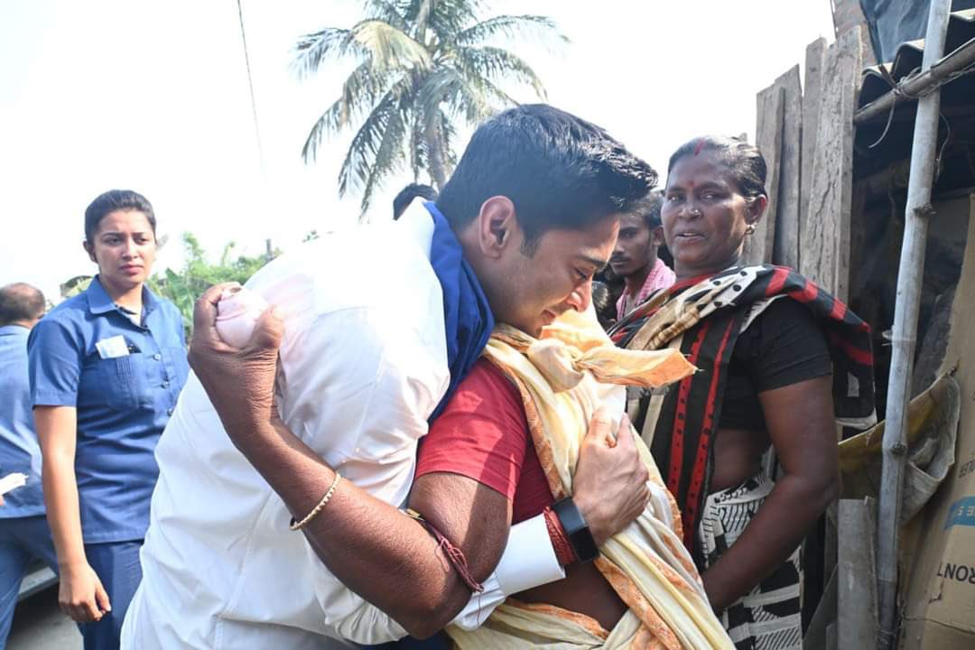 TrinankurWBTMCP's tweet photo. It is very important for us to take mass opinion.  It is our duty to see that none is deprived or gets what he deserves, because if the representatives are not good, the govt is not good.

- Shri @abhishekaitc on the 19th day of the #JonoSanjogYatra yatra.
#TrinamooleNaboJowar https://t.co/31rUhVrfTD