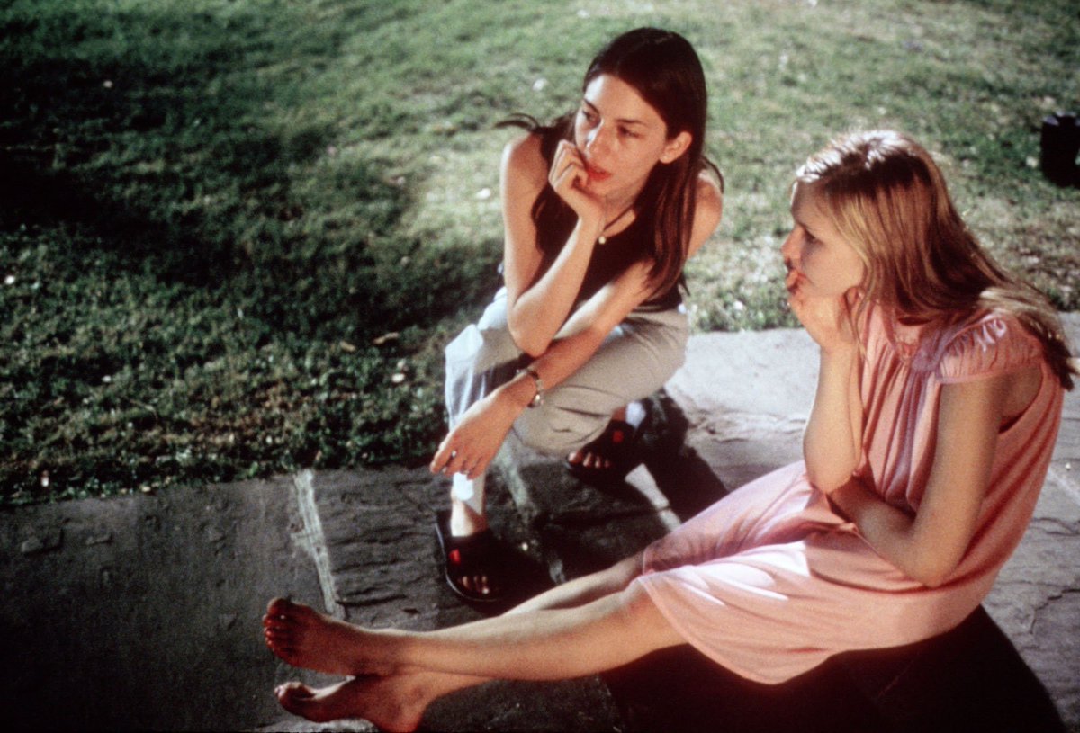 Sofia Coppola e Kirsten Dunst no set de “As Virgens Suicidas”, 1999., image size:1200x815