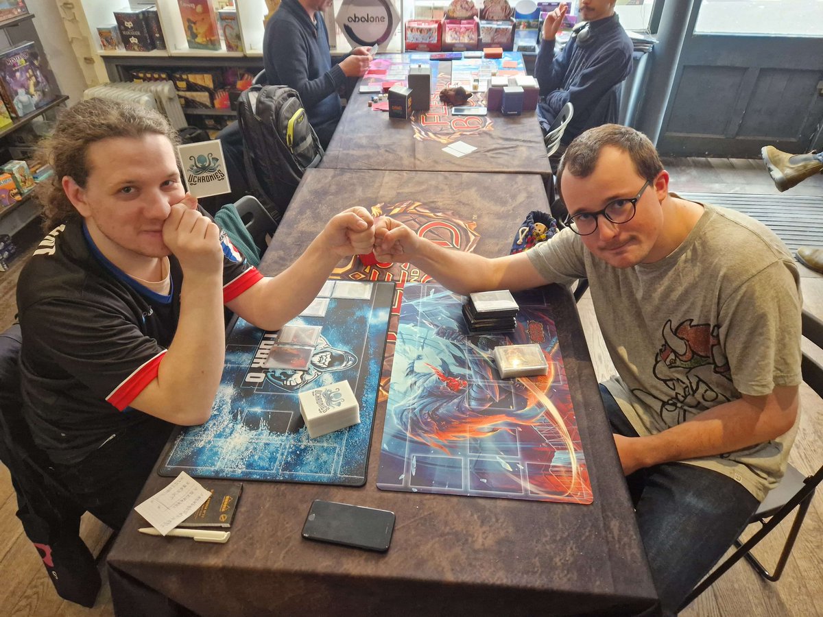 C'est une finale fratricide qui nous est proposée par @HugoPidiPiou et <a href="/T0Croissant/">T0 Croissant</a> au Win a Box d'Uchronies!!