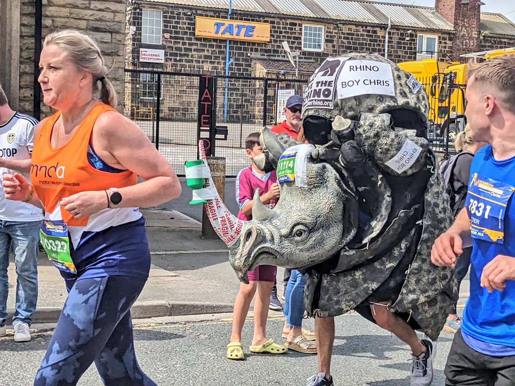 Had a great time as part of a volunteer makeshift @runleeds 'band' - cheering on runners at the @Rob7Burrow #LeedsMarathon today. Great atmosphere in #Otley too.

#Running