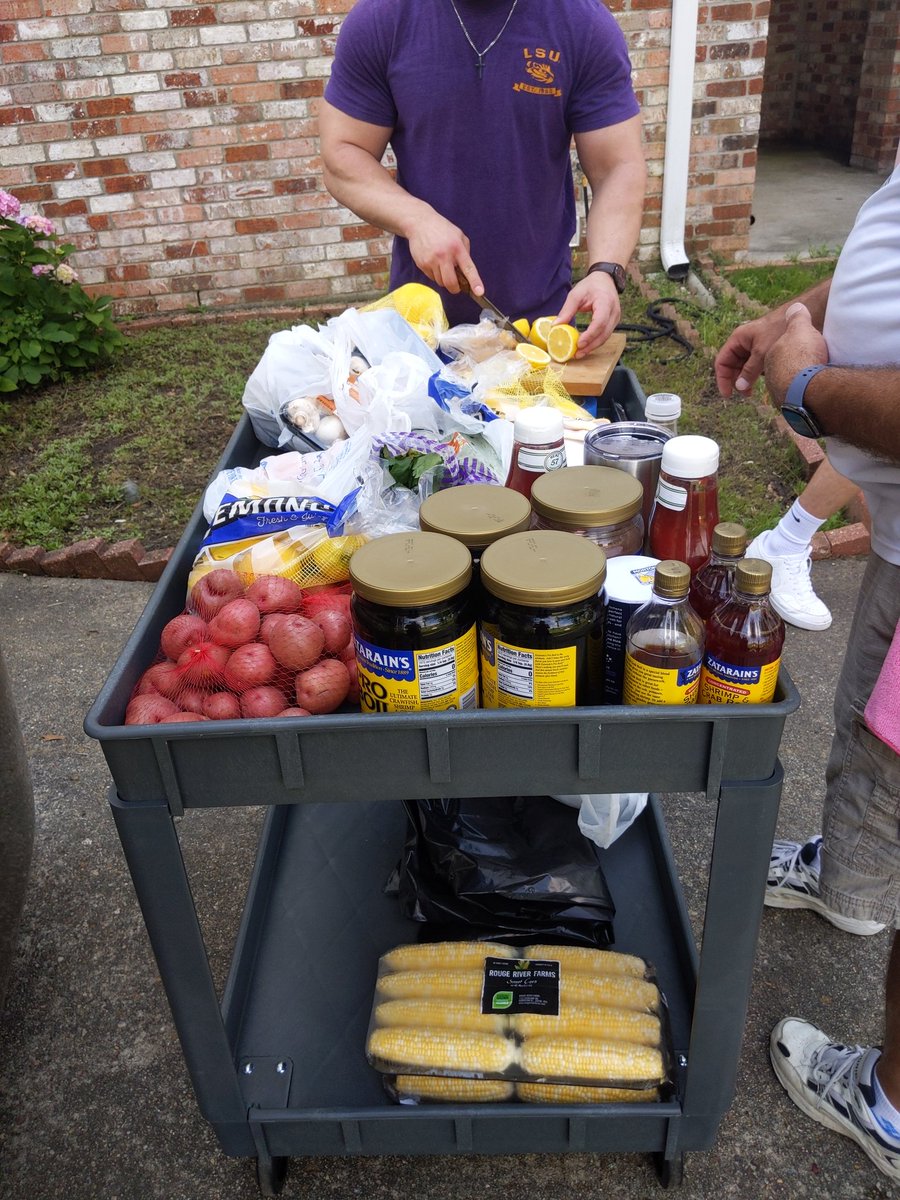 fireredlily's tweet photo. Seafood boil powder and liquid concentrate is in! Getting the water warmed up while the veggies are chopped. https://t.co/uqybsMZQL5