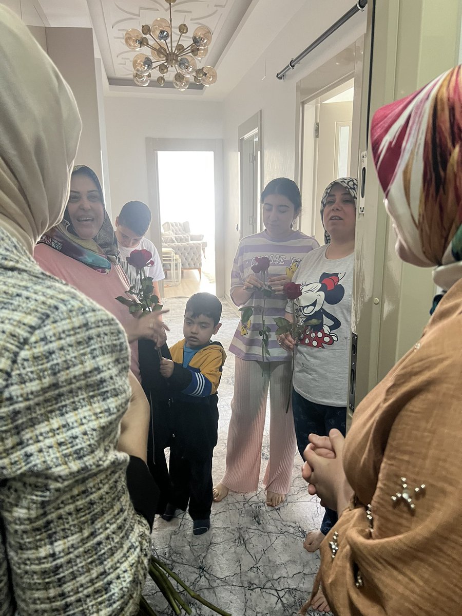 bbpgaziantepil's tweet photo. Anneler Günü ve Demokrasi Şölenimiz kutlu olsun…
Annelerimize bugün en güzel hediyeyi vermek, çocuklarımıza güçlü, güvenli, gelişmiş ve istikrarlı bir Türkiye bırakmak için “Büyük Birlik, Büyük Türkiye”, diyoruz.
 “14 Mayıs Anneler Günü ve Demokrasi Şölenimiz kutlu olsun”. https://t.co/duLAqtAX9s