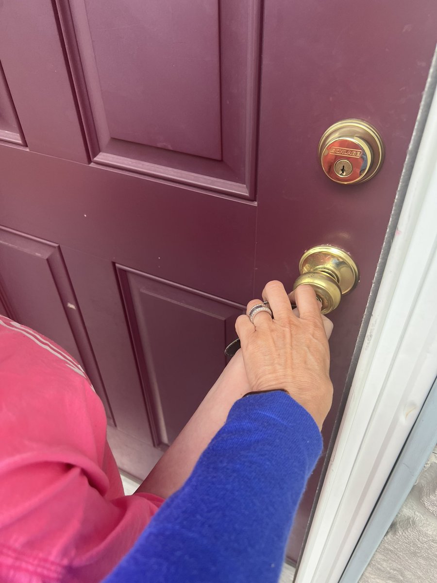 Jennsjibjab's tweet photo. This today Shelby wanted to unlock the door after church and she said melby do it. Ok kid you and your brother both have the the keys to my heart always. Very fitting. #myheart #mykids #moretime #morefocus https://t.co/nN87TDojBq