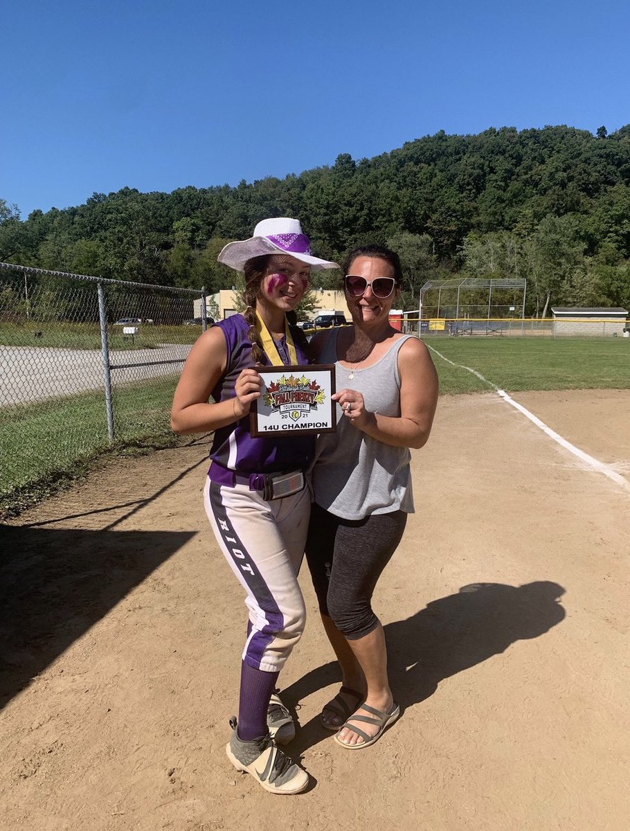Happy mother’s day from our Baldwin softball family to yours! 🌸☀️💕