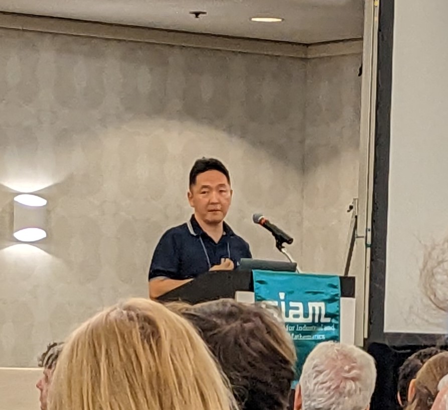 TheSIAMNews's tweet photo. It's time for the first invited presentation of #SIAMDS23! Sunghwan Jung of @Cornell is describing animal behaviors in response to #fluid #instabilities, such as cats and dogs drinking water or birds #diving into the ocean. Check it out! https://t.co/EZCNJ2KcnJ