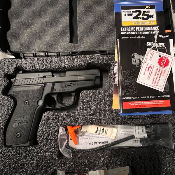 ArmsAds's tweet photo. Sig P229 SAS 40 S&amp;W @Ggweaponry 
.
.
.
.
.
#armsads #pewpewlife #2a #survival #edc
#tactical #freedom #rifle #rifles #usa #guns
#gunsofinstagram #hunt #hunting #shooting #shootingsports
#huntingrifle #glock #sig #pistol #rangeday #ak47 #ar15 https://t.co/GJyYbNyGsE