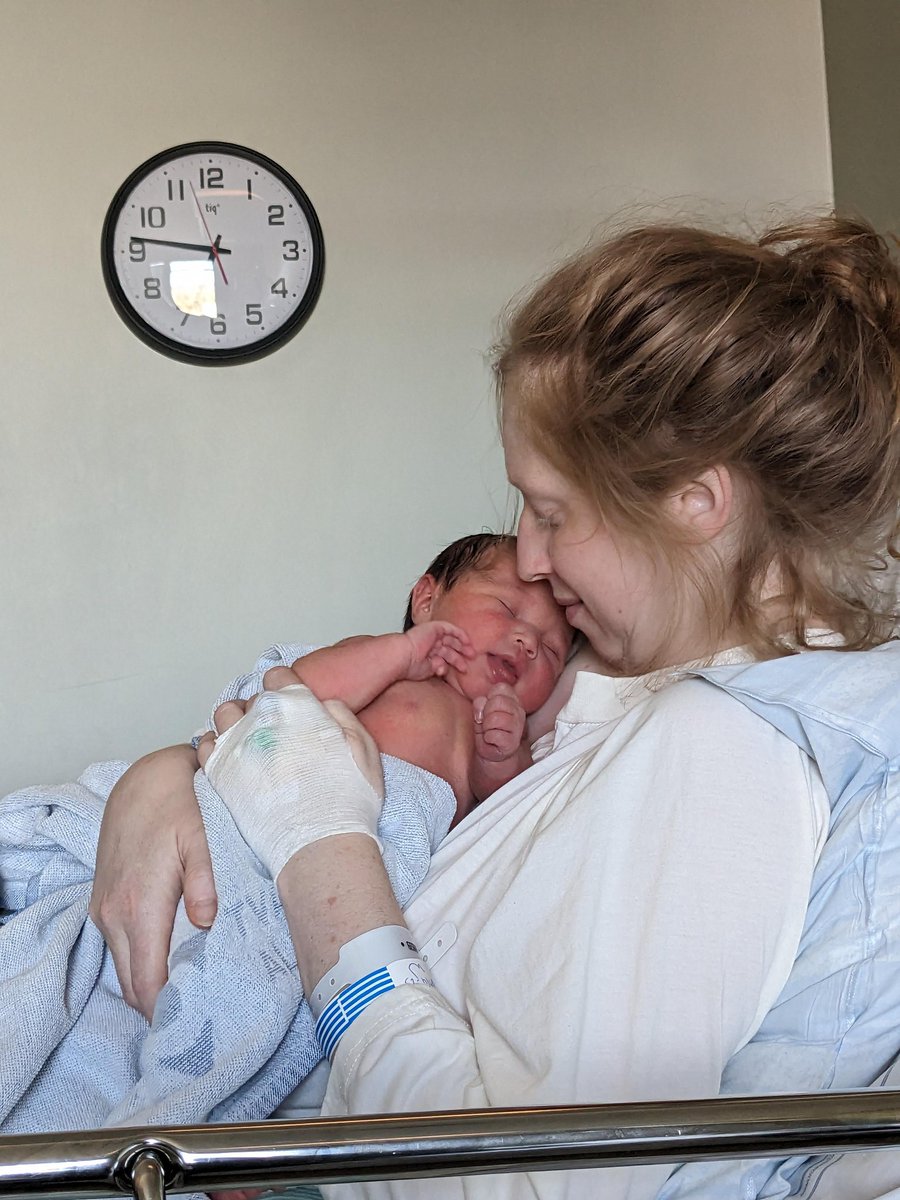 taescalves's tweet photo. Damn after a hellish birth and a extra 5 days of hospital stay in the past 2 weeks my baby is noe 2 weeks😱 https://t.co/9X3aHxraVf