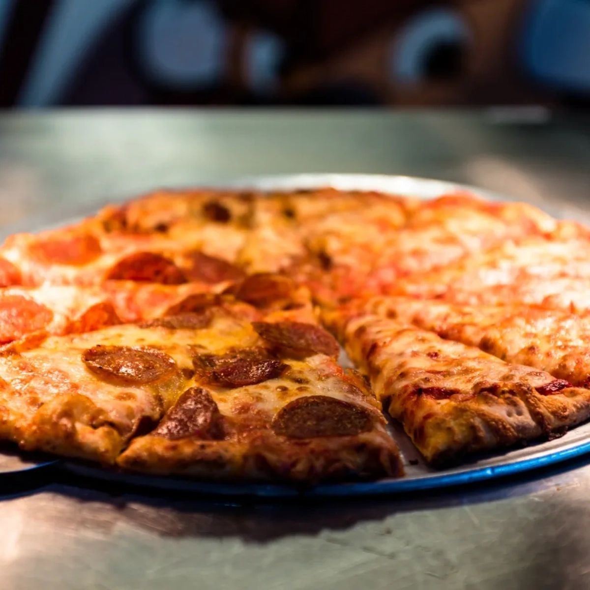 This year for Mother's Day, make mom's night out a fun one with drinks, mini golf, and pizza at Brickopolis Entertainment!