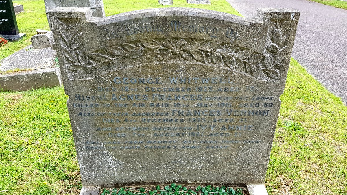 EarlyBirds11's tweet photo. @ThisDayInWWI Here's the grave of Agnes Whitwell in Sutton Road Cemetery, #Southend. https://t.co/uJ68ayhDa7