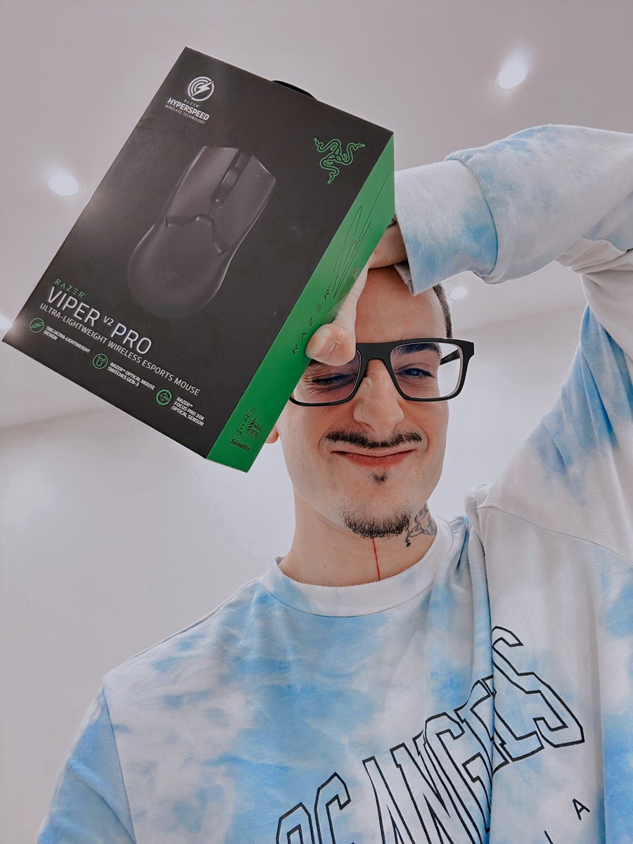 rickyedit's tweet image. he firmado esto y se lo voy a enviar a alguien que siga a @razeres y de RT. suerte🤠