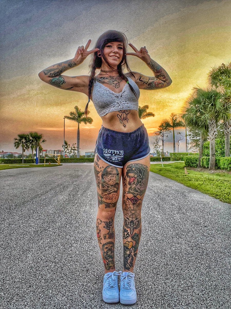 Simp4You247's tweet photo. @digitalprincxss Ain't she purdy https://t.co/LqBxgqSxLK