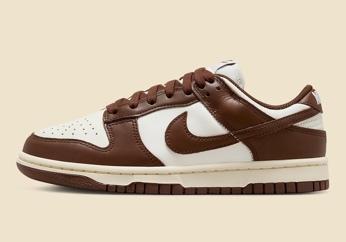 SolelyRich's tweet photo. WMNS Nike Dunk Low
‘Cacao Wow’

Nike Dunk Low's new brown and off-white version features a colorless leather base with contrasting panels, brown swooshes, and tongue branding.

No official release date yet, but expect these in the summer.

#NikeDunk #SolelyRich #NikeDunkLow https://t.co/DyTdNkqrF6